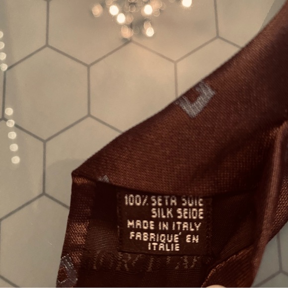 Armani 100% silk tie 🤎 - Picture 2 of 4